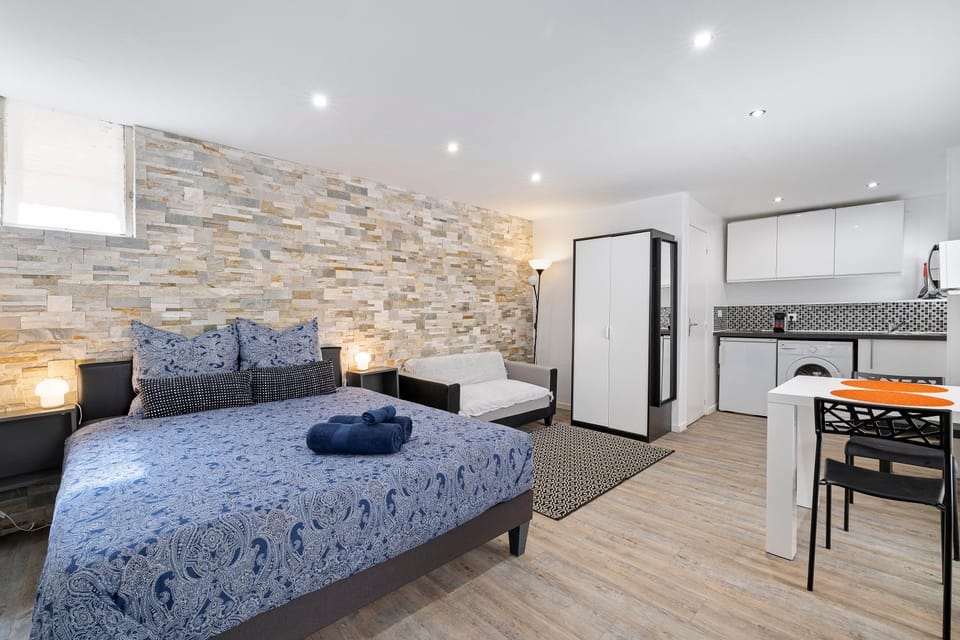 Bed, Living room, Photo of the whole room, Bedroom