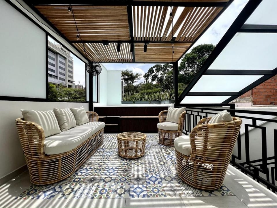 BORA BORA - Huge Jacuzzi, Rooftop & AC in Provenza Apartment in Medellin