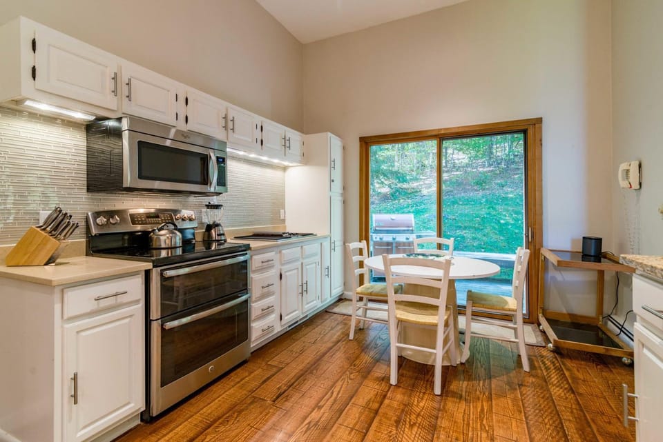 Stratton Mountain Ski House Hot Tub Sauna Shuttle House in Winhall
