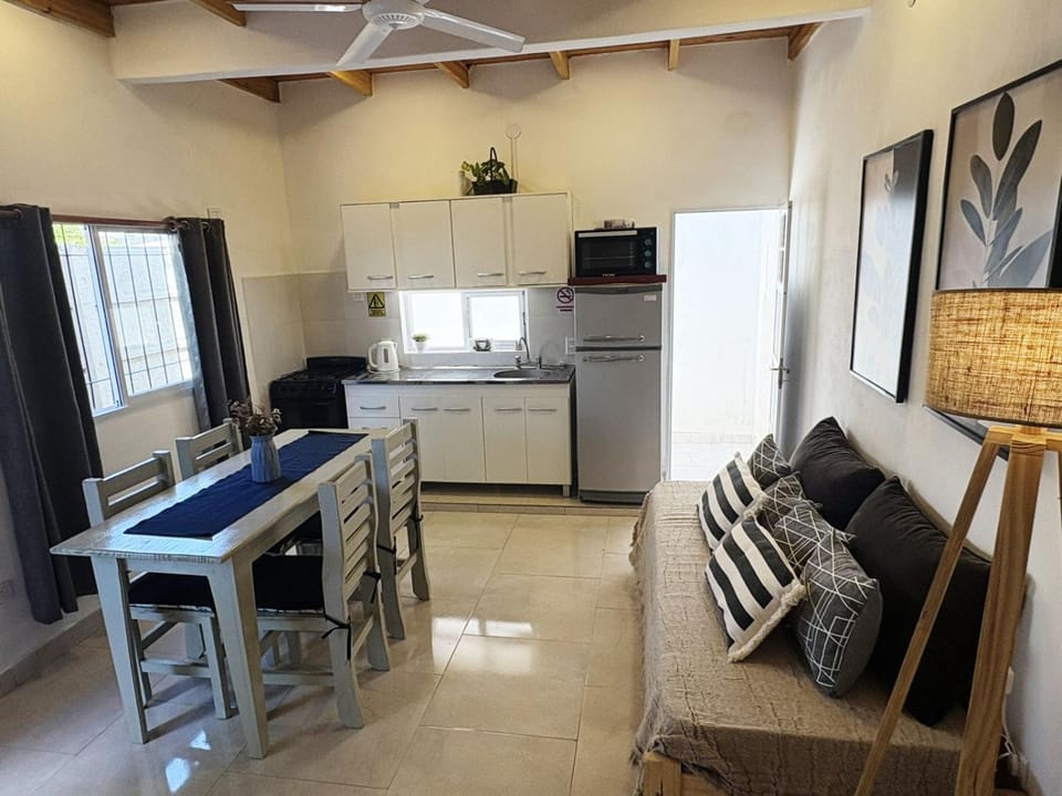 Dpto Centrico 2 Hab con Split Frío Calor cada Habitación Apartment in Corrientes Province, Argentina