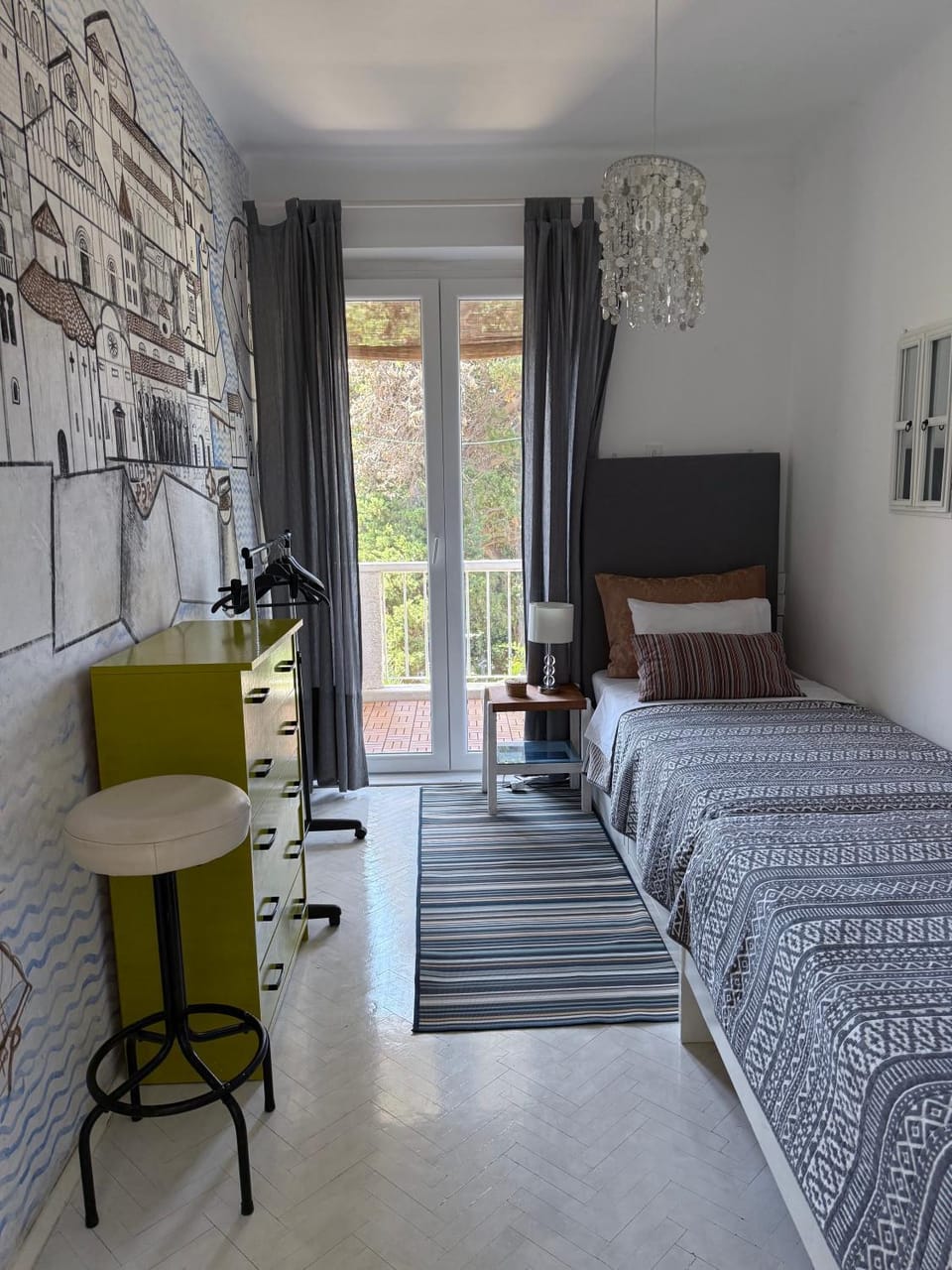 Bed, Photo of the whole room, Bedroom