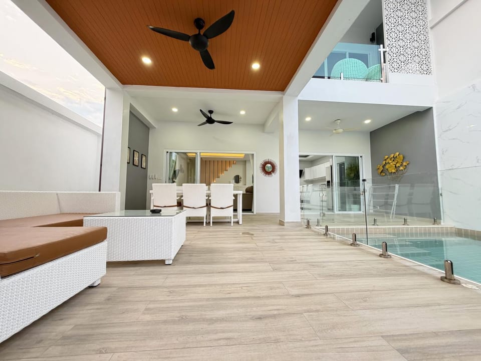 Seating area, Pool view, Swimming pool