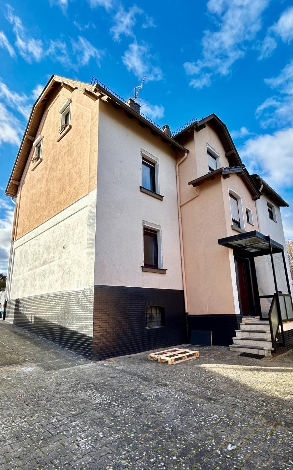 Property building, Day