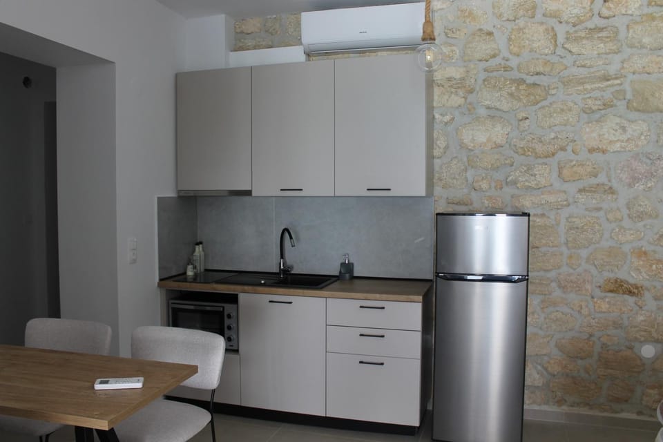 Kitchen or kitchenette, oven, stove