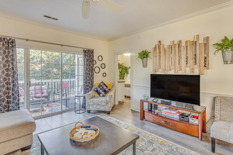 Myrtle Beach Condo w/ Pool Access, 2 Mi to Ocean! House in Carolina Forest