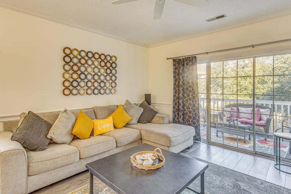 Myrtle Beach Condo w/ Pool Access, 2 Mi to Ocean! House in Carolina Forest