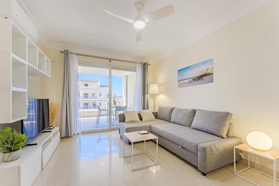 TV and multimedia, Living room, Seating area, Evening entertainment