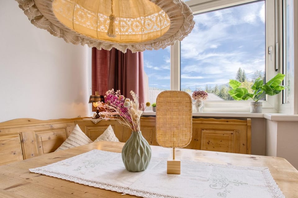 Photo of the whole room, Dining area, Food, Food