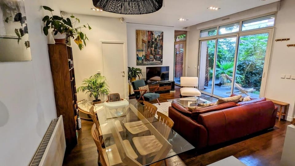 Beautiful apartment with private garden Apartment in Paris