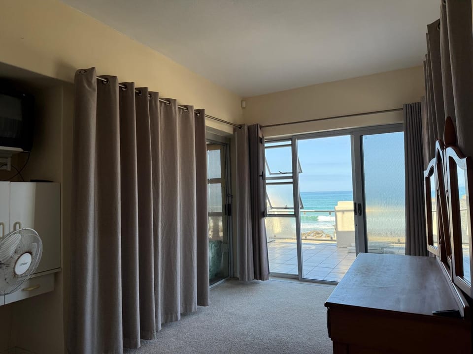 Photo of the whole room, Bedroom, hair dresser