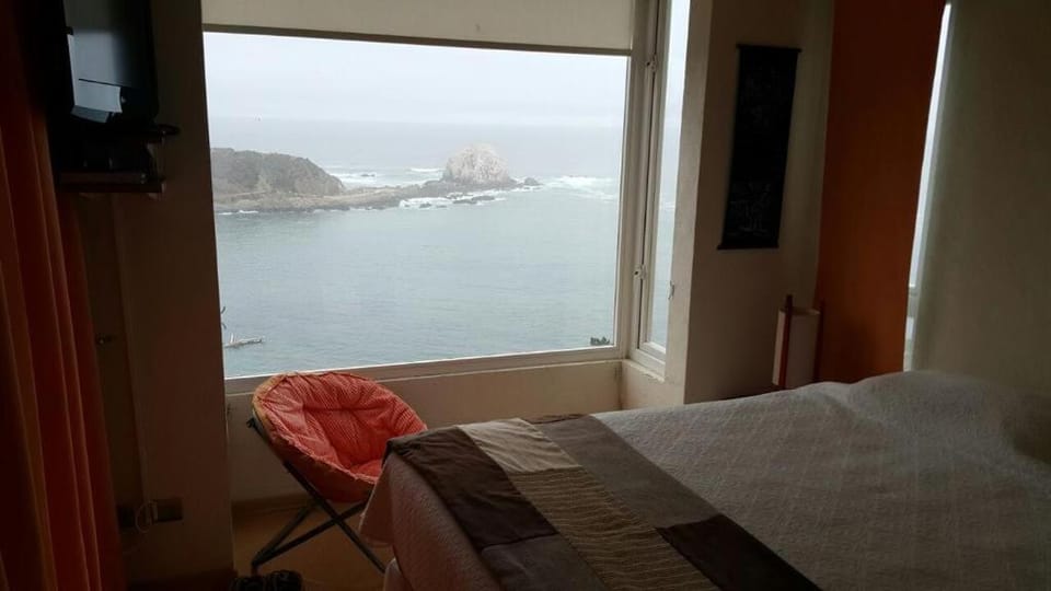 Photo of the whole room, Sea view