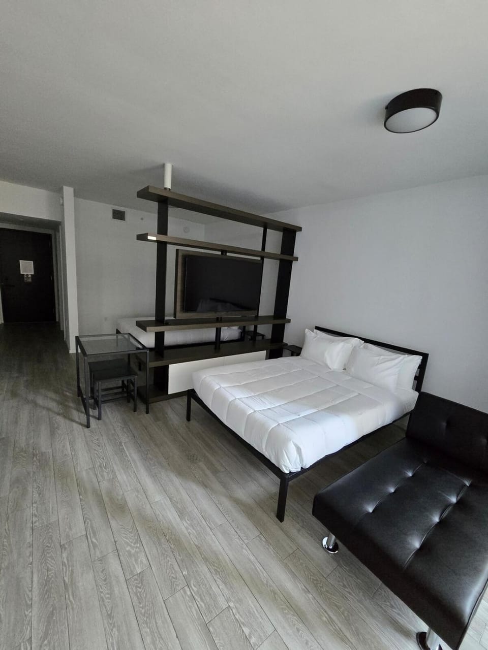 Bed, Photo of the whole room, Seating area