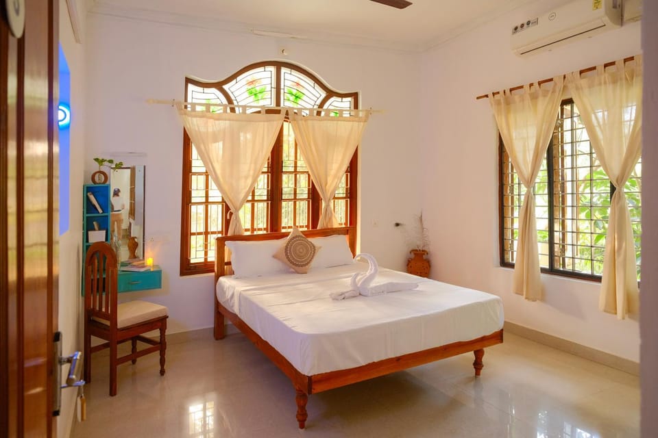 Bed, Photo of the whole room, Bedroom, air conditioner