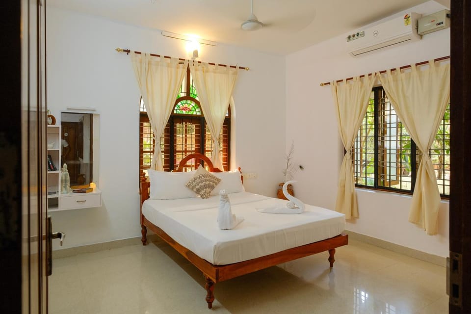 Bed, Photo of the whole room, Bedroom, towels, air conditioner