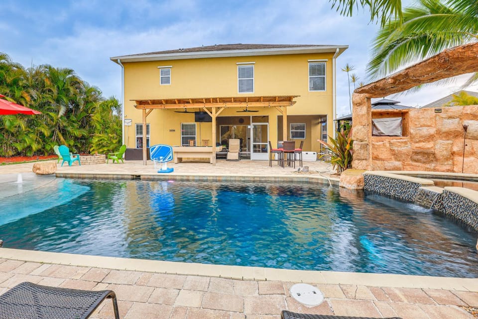 Resort-Style Private Pool! Port St Lucie 5BR Home Villa in Port Saint Lucie