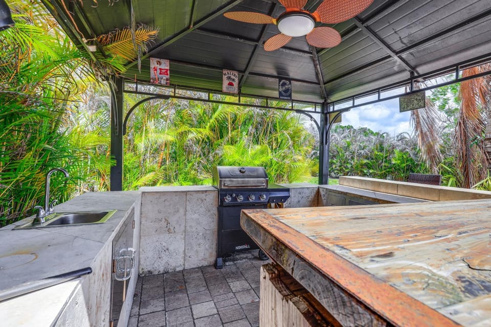 Resort-Style Private Pool! Port St Lucie 5BR Home Villa in Port Saint Lucie