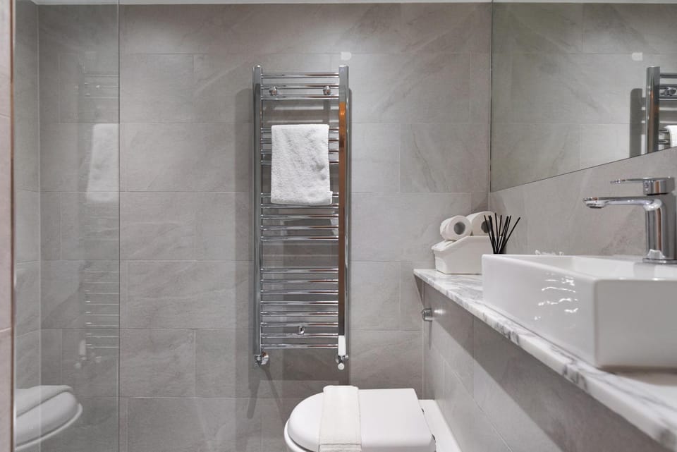 Toilet, Bathroom, towels
