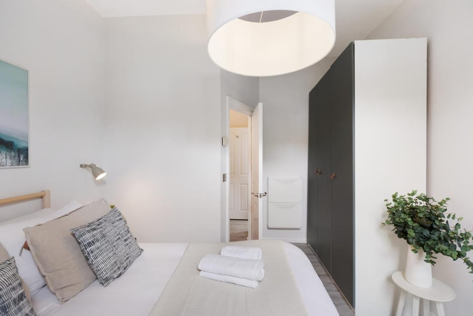 Bed, Photo of the whole room, Bedroom, towels, wardrobe