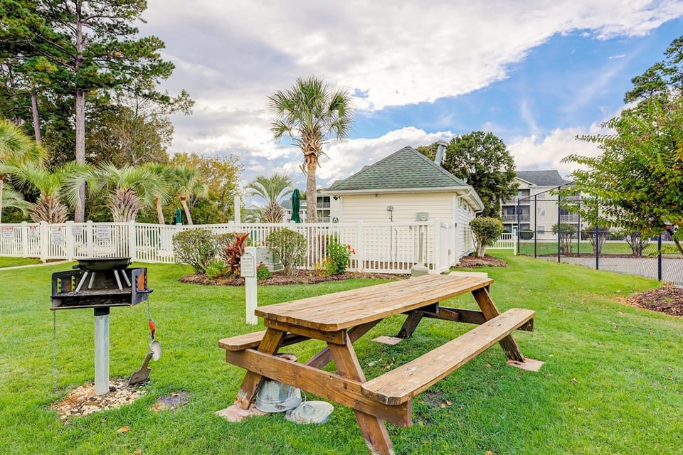 Pool Access! Tee and Sea Condo in Myrtle Beach Apartment in Carolina Forest