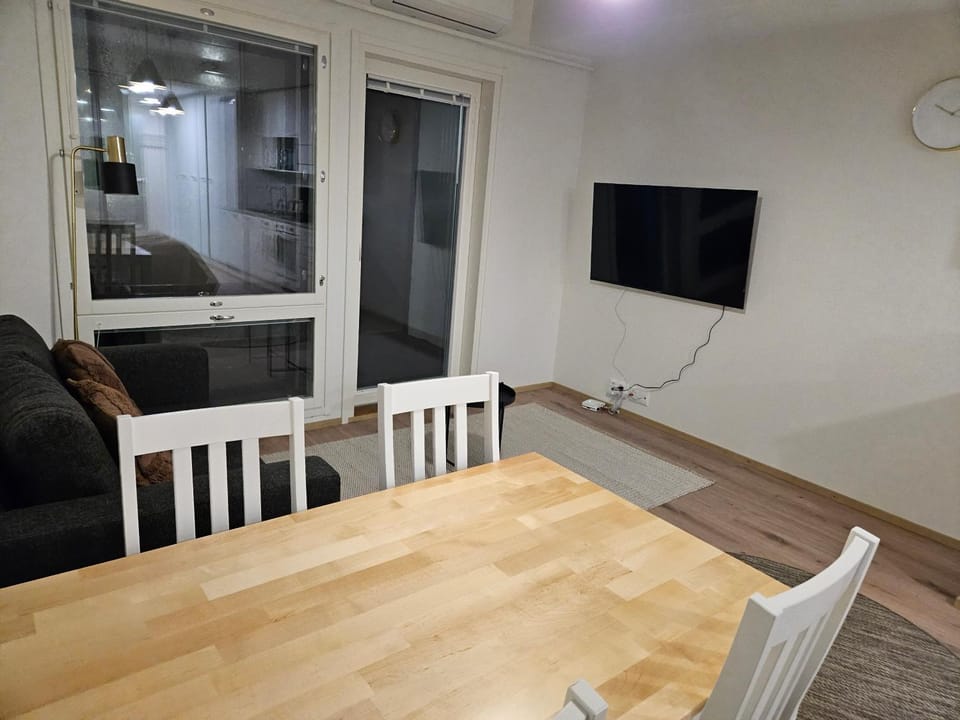 TV and multimedia, Living room, Seating area, Dining area