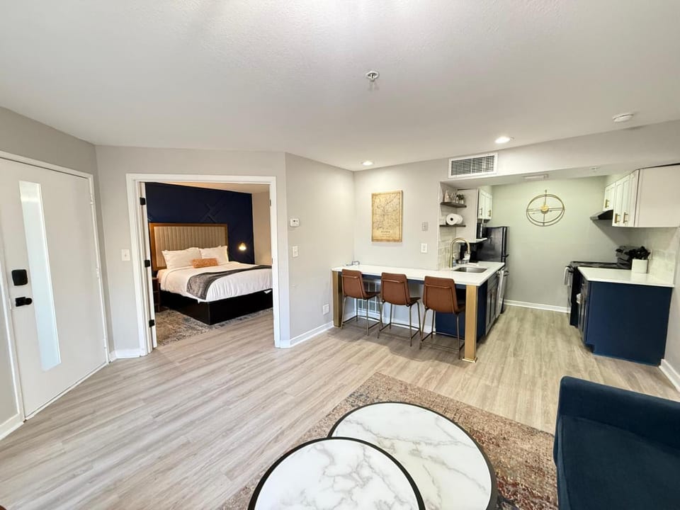 NEW Central Buckhead Apt Atlanta Gem Apartment in Buckhead