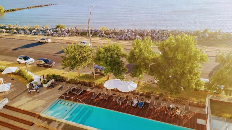 Day, Natural landscape, Bird's eye view, Pool view, River view, Swimming pool, sunbed
