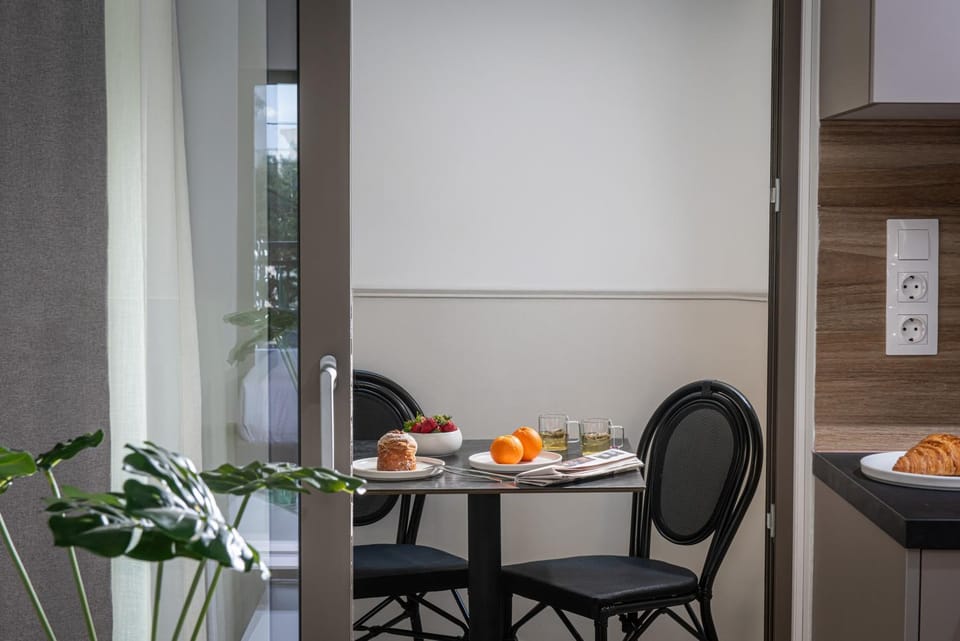 Property building, Balcony/Terrace, Balcony/Terrace, City view, Continental breakfast