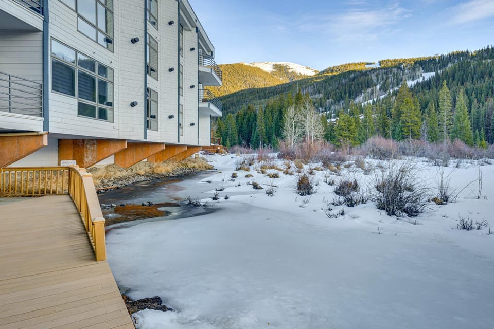 Steps to River Run Gondola: Ski Condo w/ Views! House in Keystone