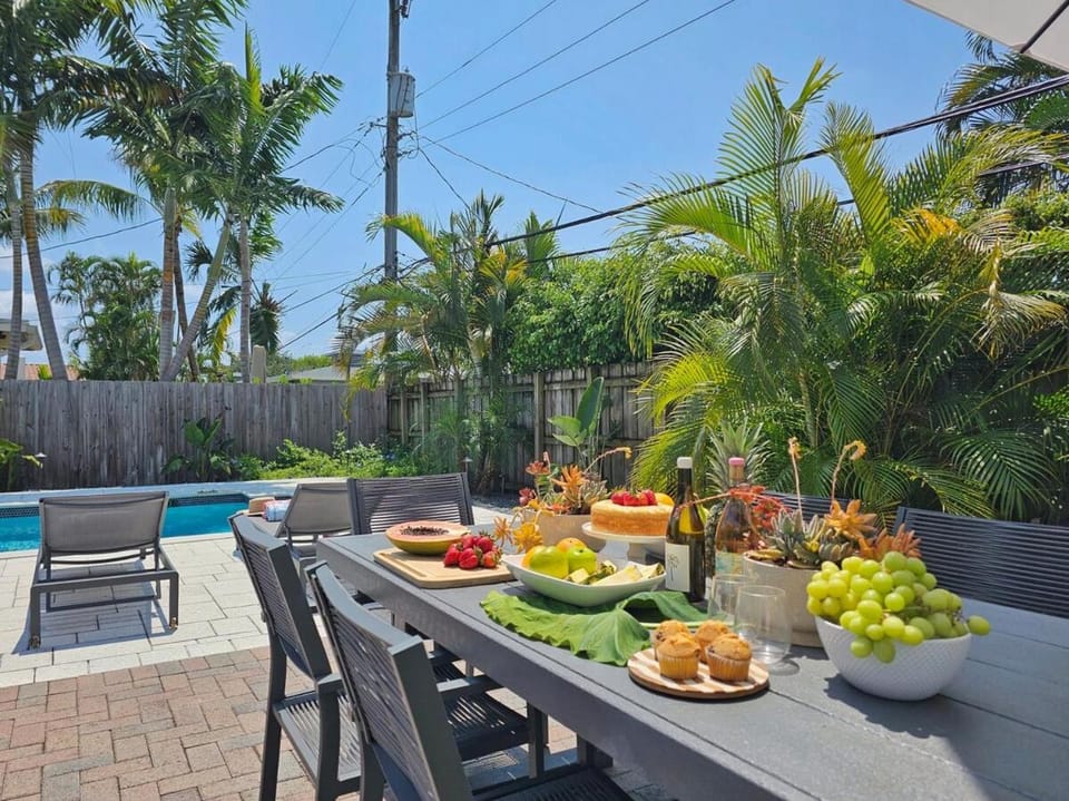 Day, Dining area, Pool view
