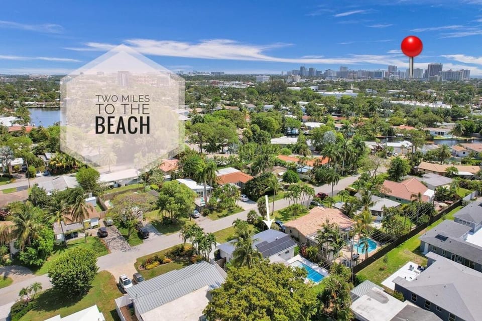 Property building, Nearby landmark, Day, Neighbourhood, Natural landscape, Bird's eye view, Street view, Location