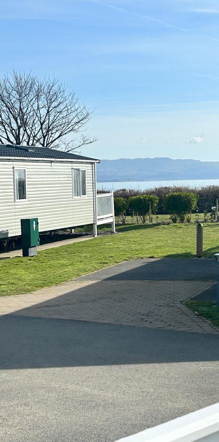 Hafan y Mor Park 3-Bed Caravan Sleeps 8 Pets Ok Chalet in Wales
