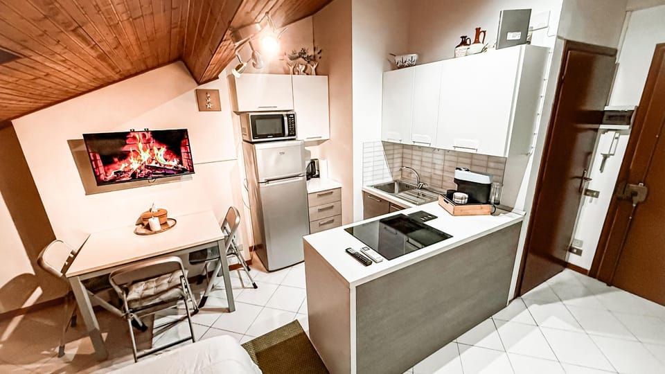 TV and multimedia, Kitchen or kitchenette, Dining area