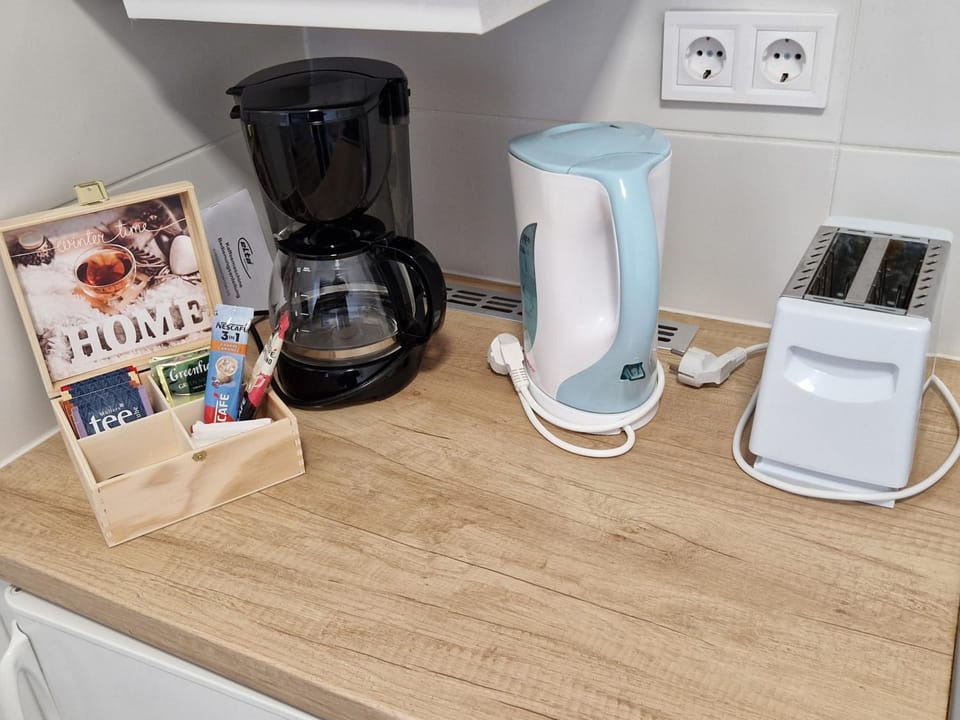Kitchen or kitchenette, kitchen