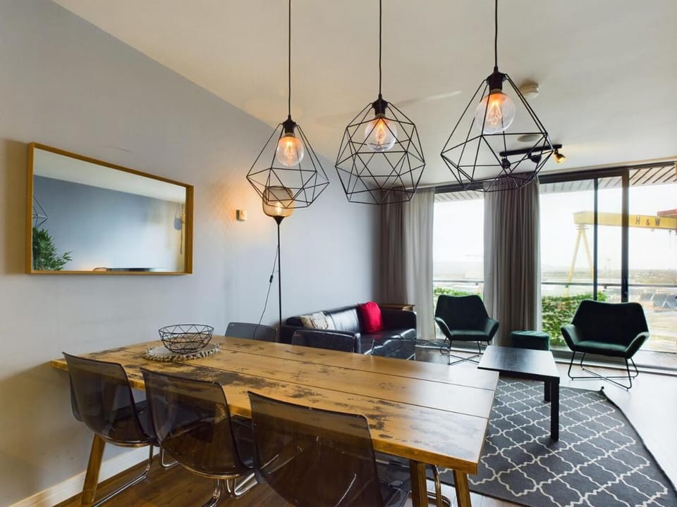 Free Parking Spacious 3 Bedroom Apartment Apartment in Belfast