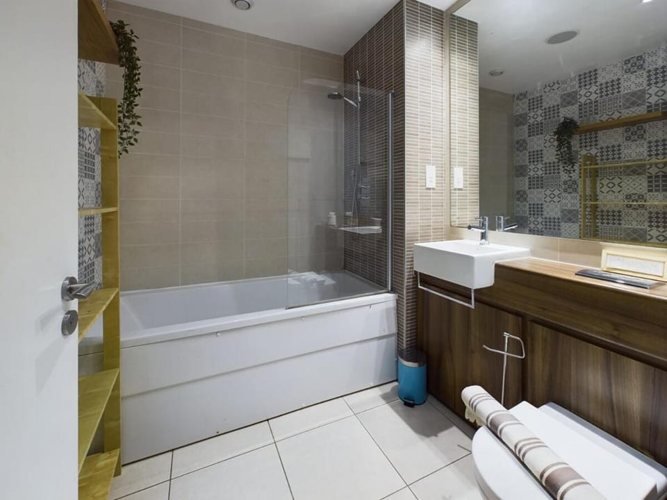 Free Parking Spacious 3 Bedroom Apartment Apartment in Belfast