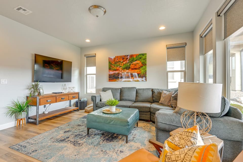 Hike, Bike and Swim Utah Family Home with Mtn Views! House in Washington