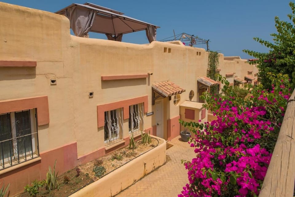 Sea views and hot tub close to beach House in Costa del Sol