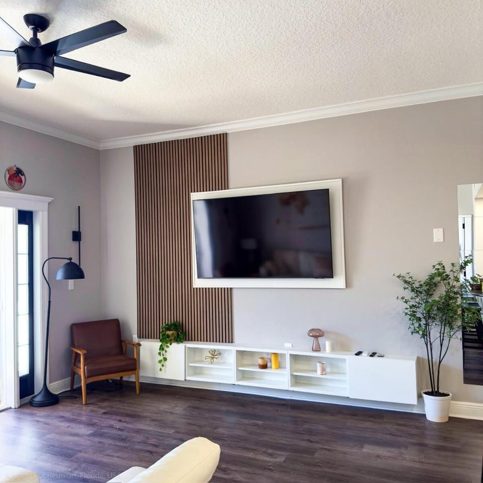 Communal lounge/ TV room, TV and multimedia, Living room, air conditioner