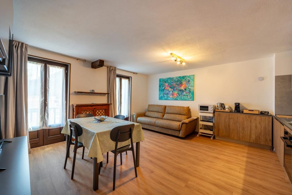 Coffee/tea facilities, Living room, Dining area