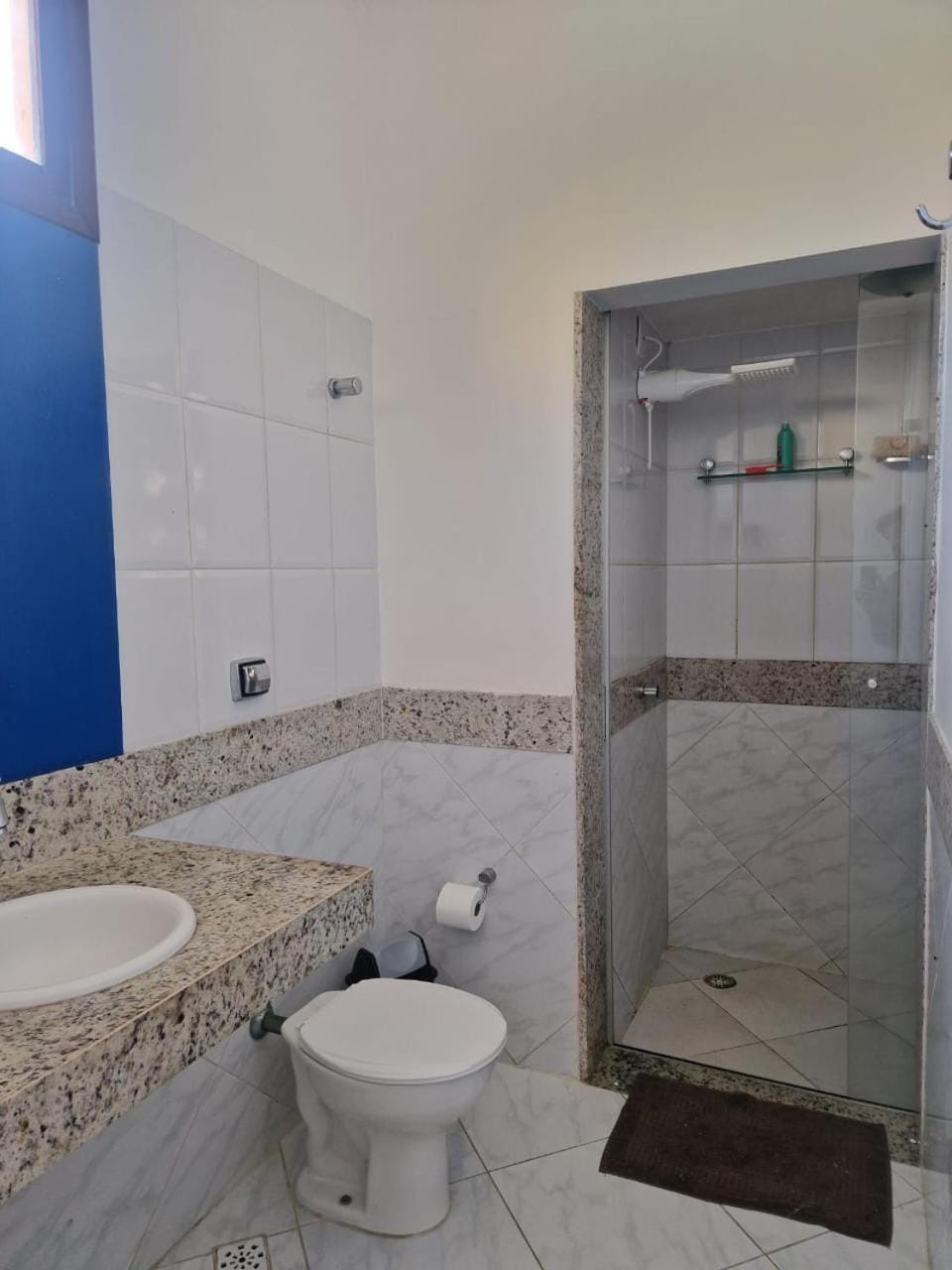 Toilet, Bathroom, Swimming pool, Breakfast