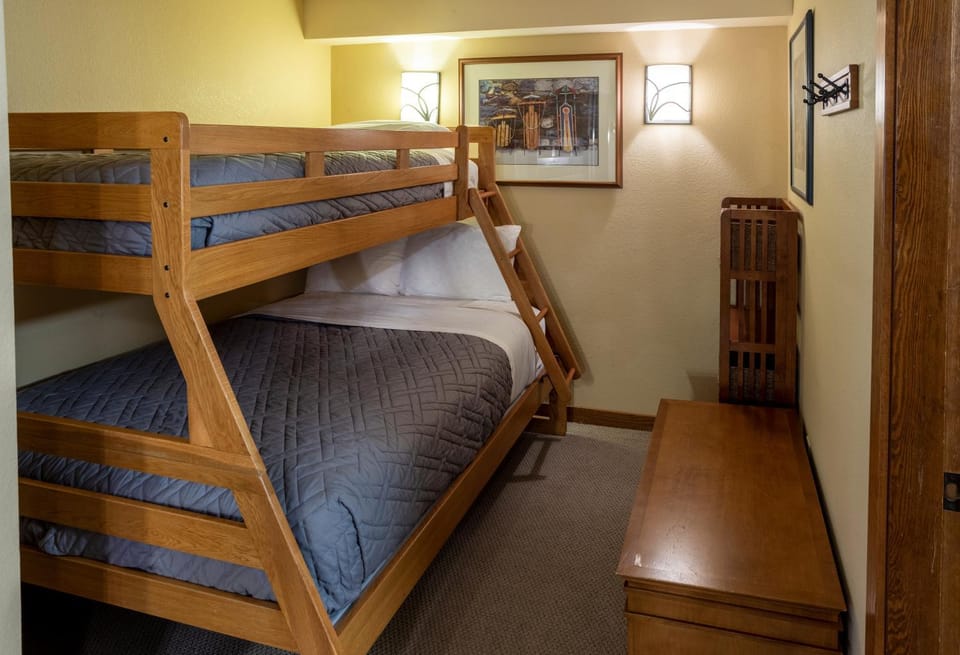 3413 - One Bedroom Den Standard Powderhorn Lodge condo Apartment in Wasatch County