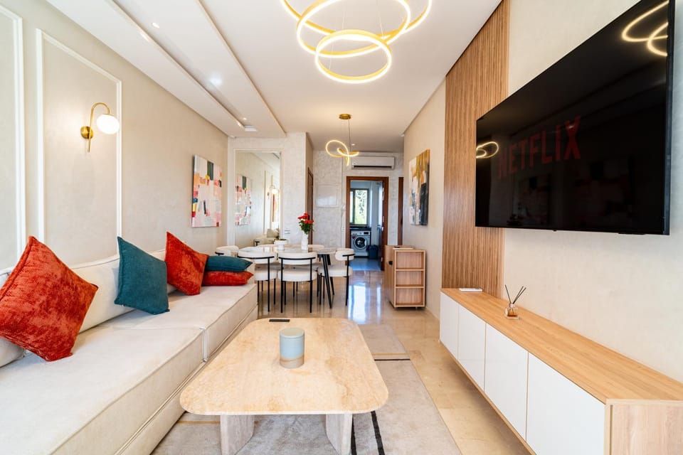 Communal lounge/ TV room, TV and multimedia, Living room, Seating area, Evening entertainment