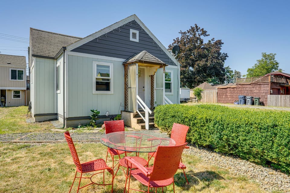 3 Mi to University of Oregon Home with Grill! House in Springfield