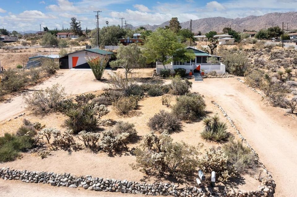 Hilltop Desert House House in Joshua Tree