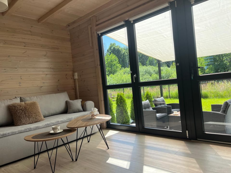 MOJA DEBINA LUX 2, dom z pokojem dziennym, dwiema sypialniami i widokiem na las, blisko plaży House in Pomeranian Voivodeship