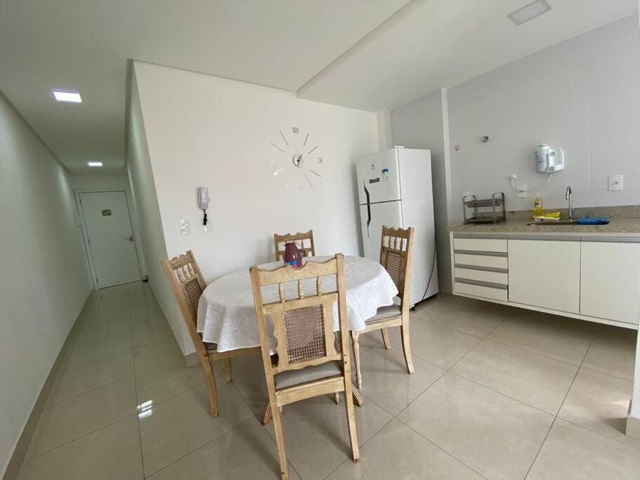 Kitchen or kitchenette, minibar, stove