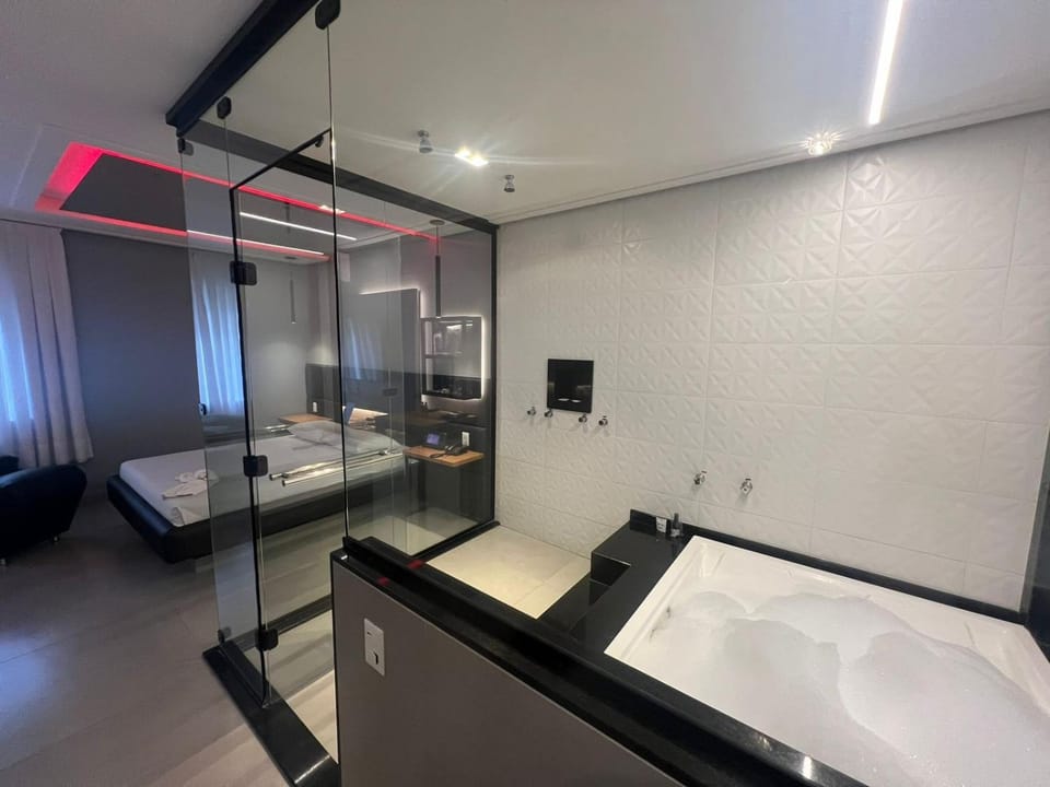 Hot Tub, Bathroom