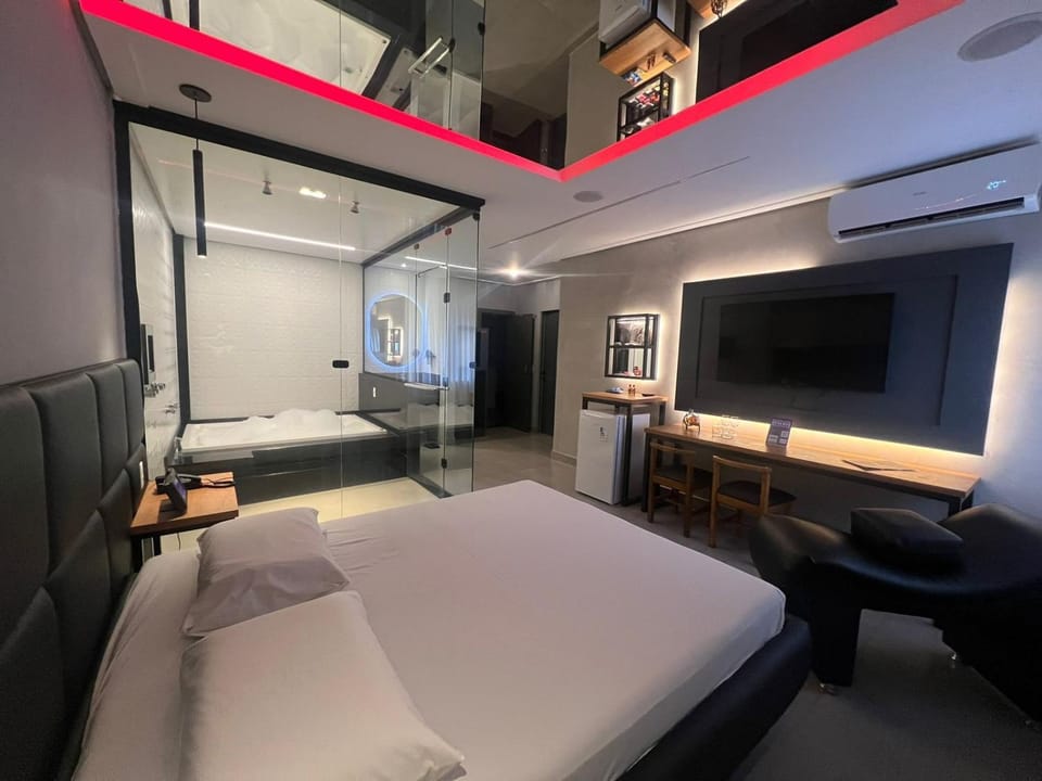 TV and multimedia, Photo of the whole room, Seating area, Dining area