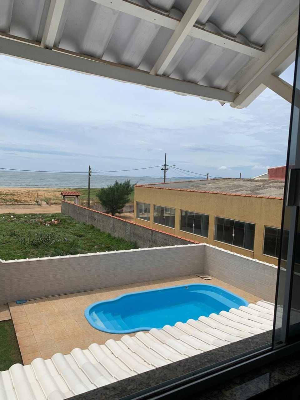 Casa com piscina em condomínio e pé na areia Unamar Cabo Frio House in Cabo Frio