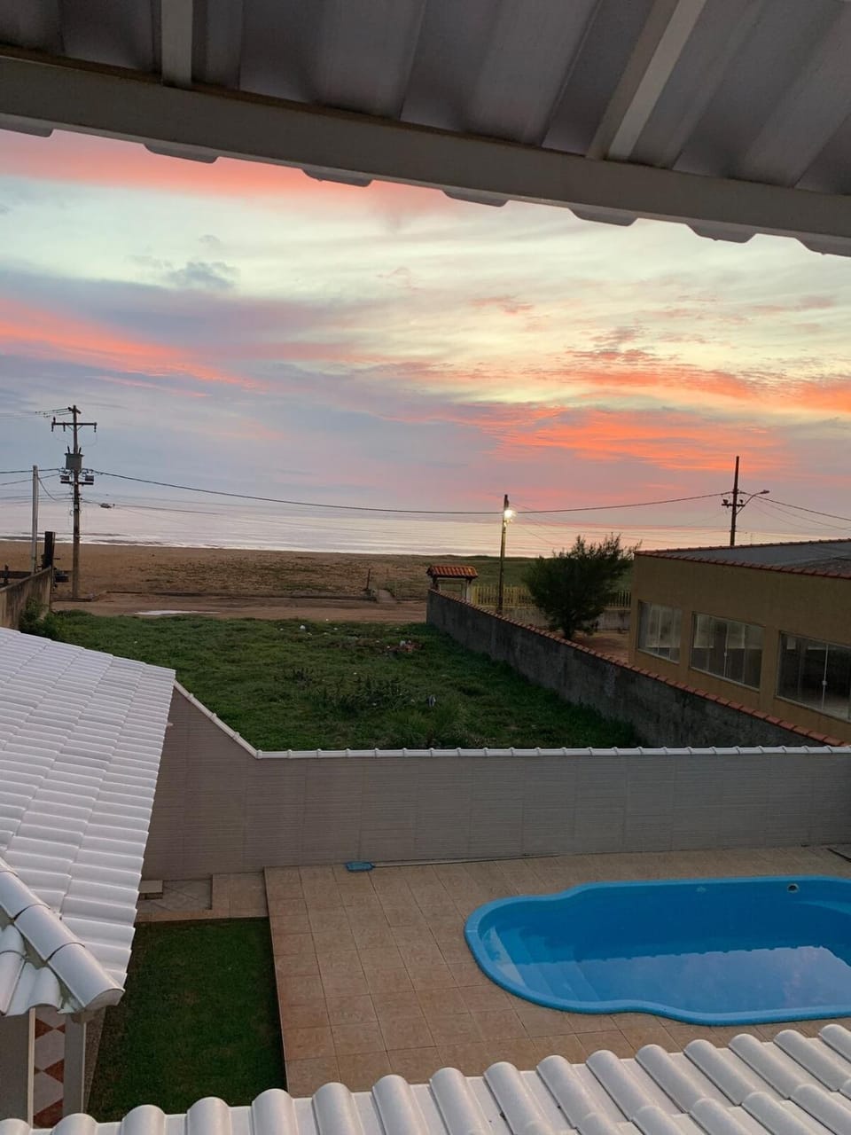 Casa com piscina em condomínio e pé na areia Unamar Cabo Frio House in Cabo Frio